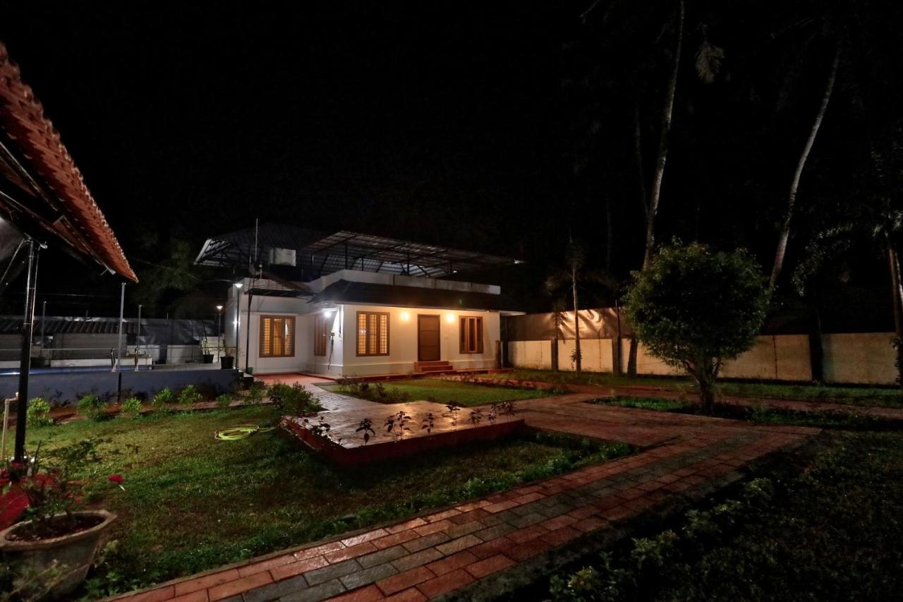 Waves And Shores Beach Villa Mararikulam Luaran gambar
